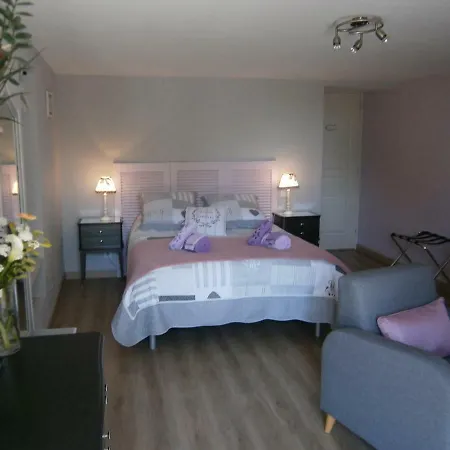 La Clef Des Champs Bed & Breakfast